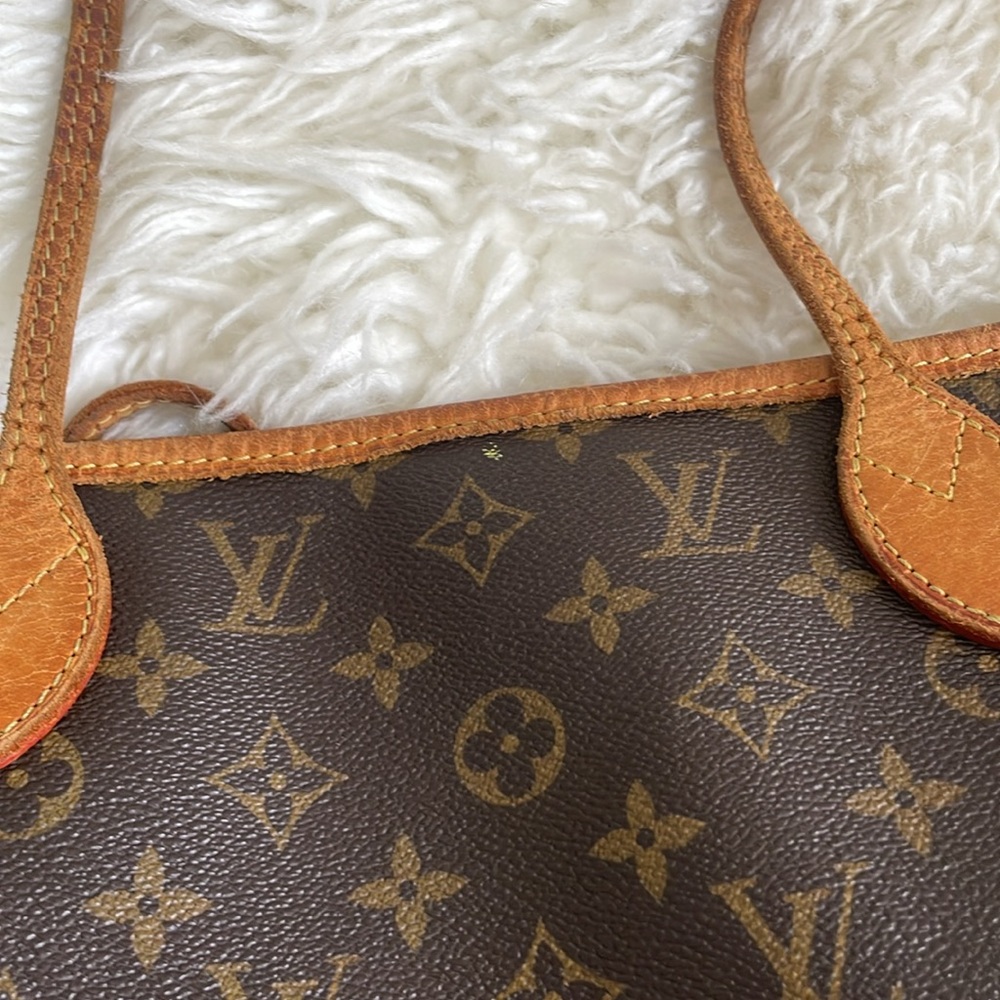 Louis Vuitton MM Neverfull - Picture 15 of 17